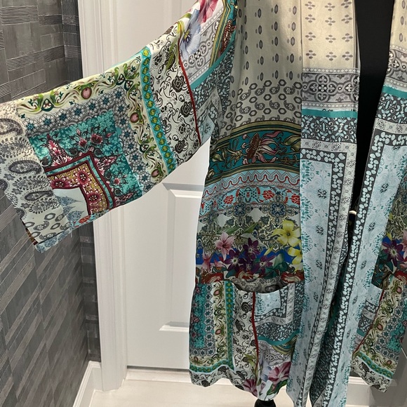 Johnny Was, 100% silk Floral Patterned Kimono - Picture 3 of 4
